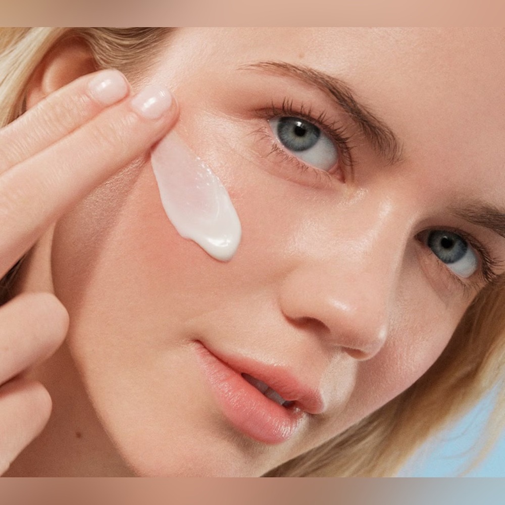 ✨New✨ YOUTHTOPIA™
Plumping Apple Face Moisturizer With Peptides - Picture 5 of 13
